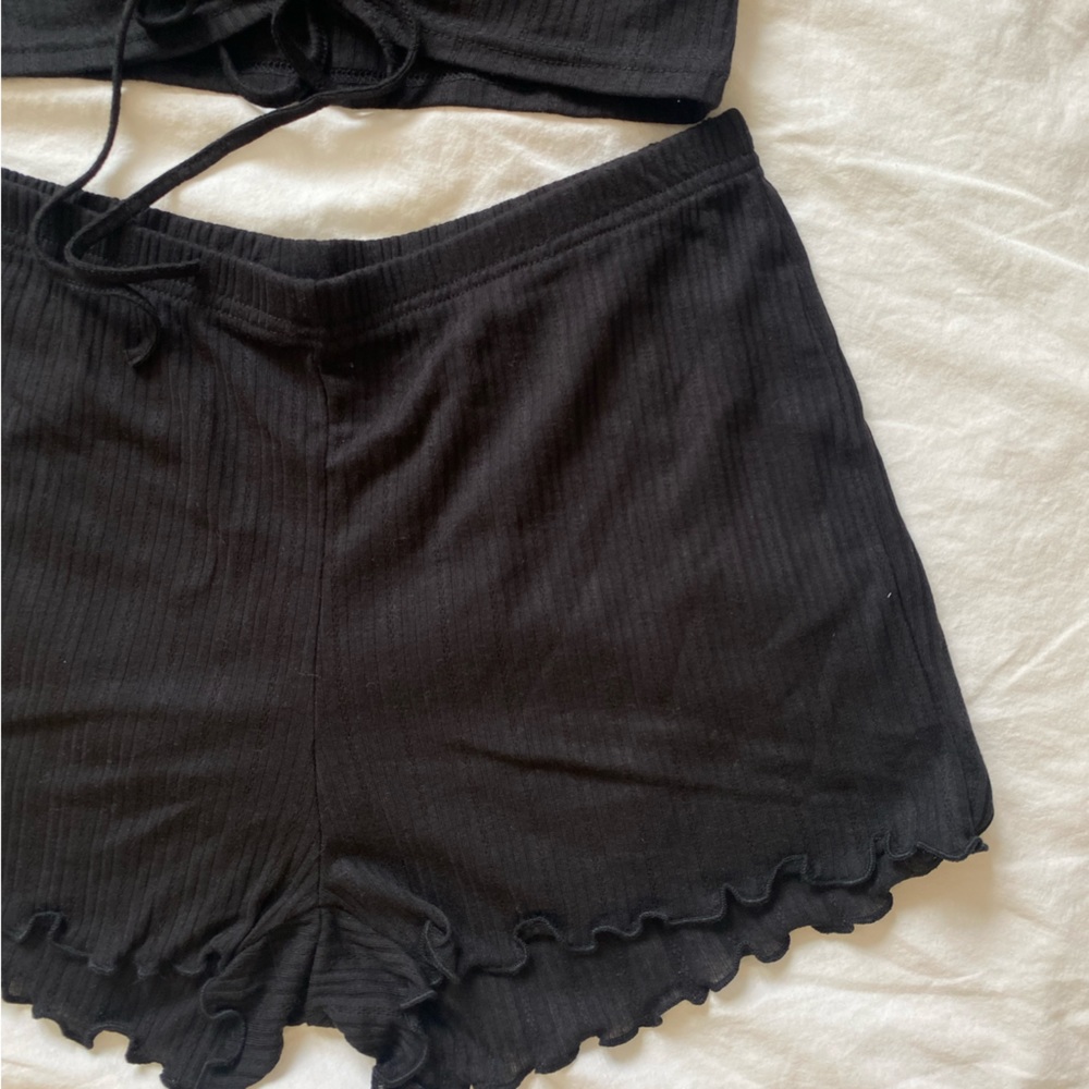 SHEIN Black Ribbed Ruched Crop Top & Shorts Lounge Set - Picture 2 of 7